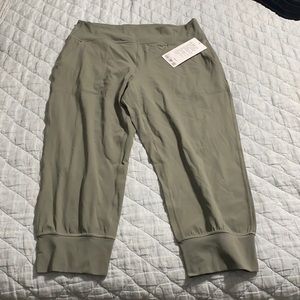 Lululemon Align Jogger Crop size 14 olive NWT